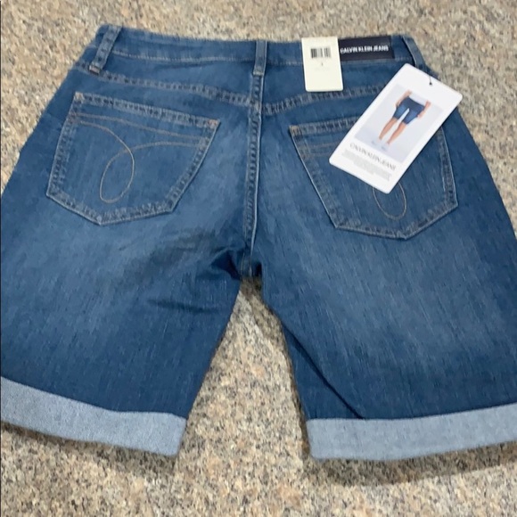 Calvin Klein Jean shorts - size 4 - Picture 5 of 8